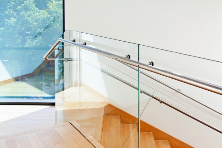 Как выбрать стеклянные ограждения для лестниц