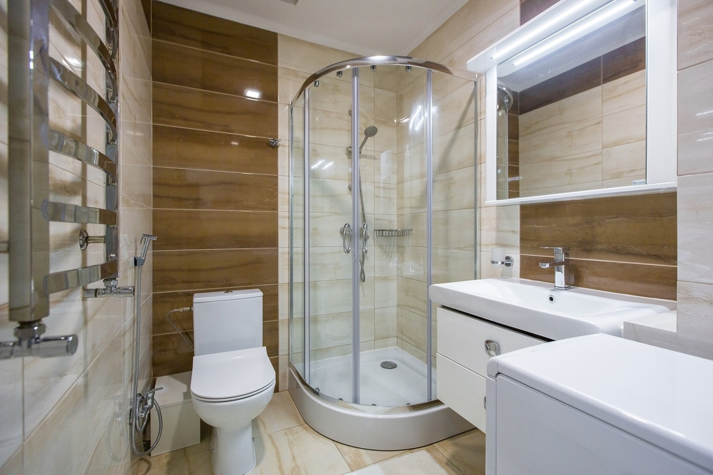Что нужно знать о замене ванны на душевую кабину в квартире